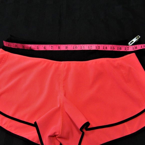 Ladies shorts Size Possibly Large Garage As Is - Picture 5 of 8
